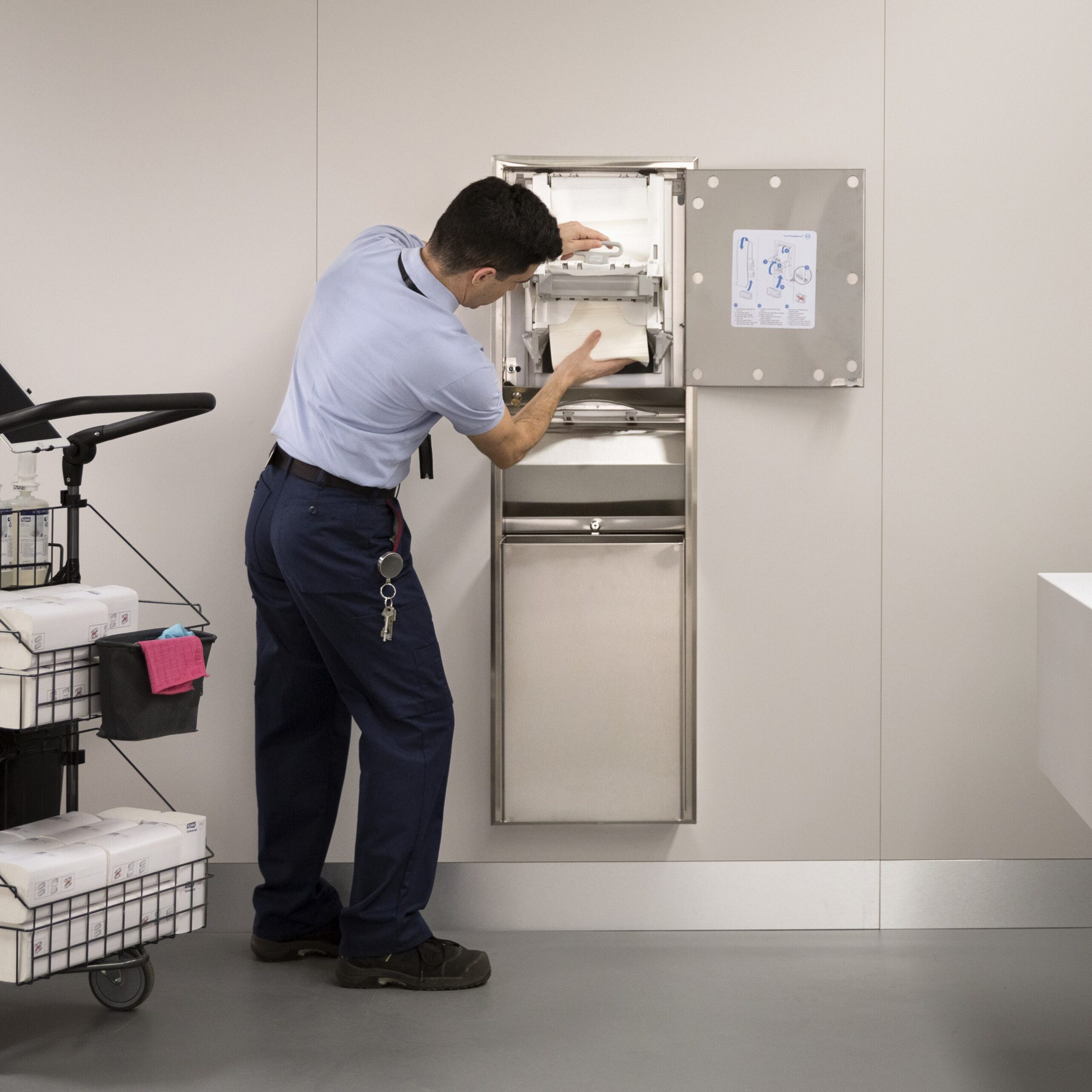IGEFA ROIN 552512 Tork PeakServe® velký zabudovatelný zásobník na navazující papírové ručníky 2